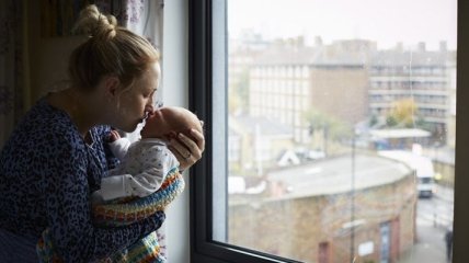 Эмоциональные снимки женщин с новорожденными малышами (Фото)