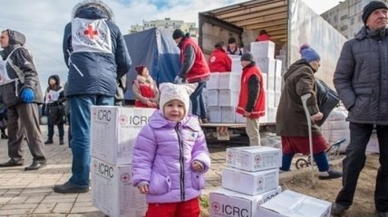 Красный Крест доставил на Донбасс 16 грузовиков гумпомощи