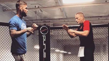 Жан-Клод Ван Дамм "нокаутировал" экс-чемпиона UFC ударом в голову (Видео)
