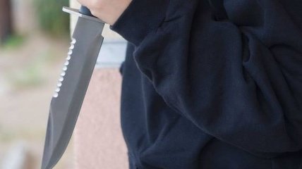 В Одессе мужчина угрожал ножом школьникам
