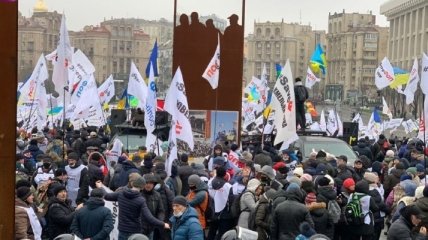 Налоговый Майдан и минирование: что сейчас происходит в центре Киева (фото и видео)