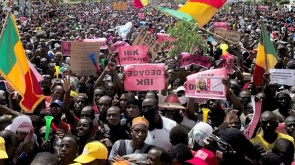Антиправительственные протесты в Мали: в ходе беспорядков погиб человек, десятки раненых