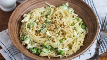 Рецепт дня: спагетти с зеленым горошком и сыром