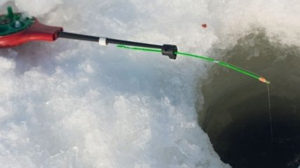 На Днепре спасли провалившегося под лёд рыбака