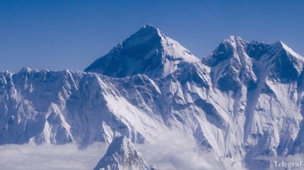 Во время схода снежной лавины на Эвересте погибли 12 человек
