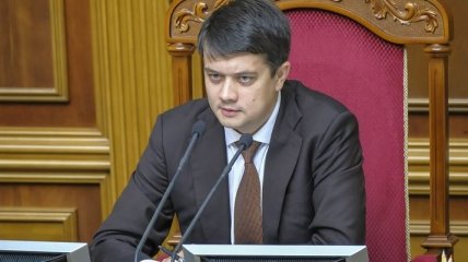 Разумков собирает глав фракций и премьер-министра на совещание