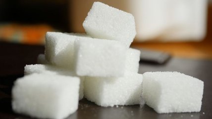 Медики рассказали, сколько можно есть сахара
