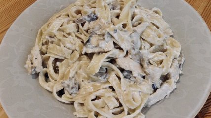 Паста с курицей и грибами