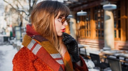 Советы, как стильно носить шарф зимой и весной 2023 года