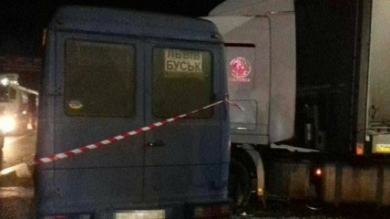 Столкновение грузовика и автобуса во Львовской области: пострадали 12 человек
