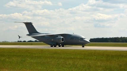 Азербайджан купит 10 самолетов Ан-178