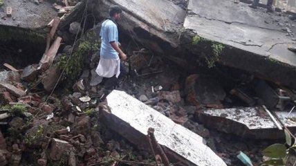 В Индии обрушилось двухэтажное здание, есть жертвы