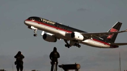 Частный самолет Трампа столкнулся с другим авиалайнером в аэропорту Нью-Йорка