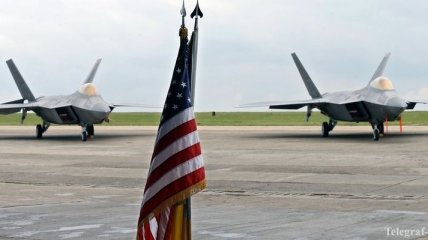 США перебросили два истребителя F-22 на базу в Черном море