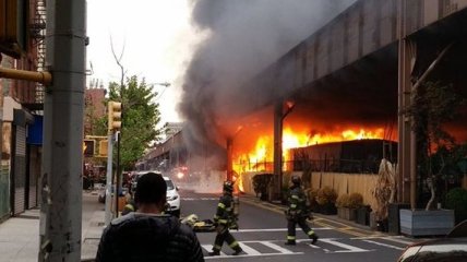 В Нью-Йорке крупный пожар, задействовано более 160 спасателей