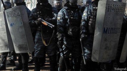 МВД: Неизвестные обстреляли бойцов внутренних войск возле ВР