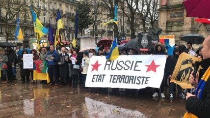 "Россия - это государство-террорист": во Франции прошел митинг в поддержку Украины