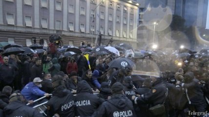 В столице Албании произошел штурм парламента, есть раненые