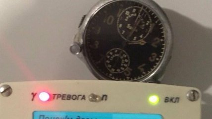 Украинец вез из Борисполя в Вену раритетные "радиационные" часы