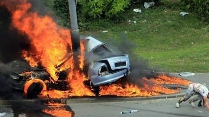 "Голливудское" спасение из горящего авто: водитель скончался в больнице