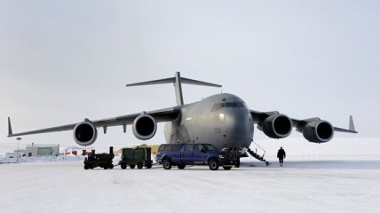 Канада предала украинским военным более 3 тыс комплектов зимней формы