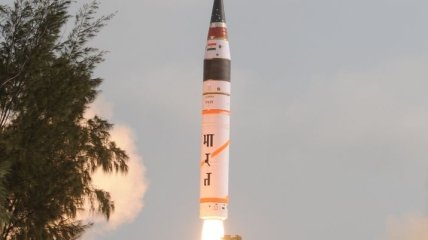 Индия испытала баллистическую ракету Agni II: она способна нести ядерный заряд