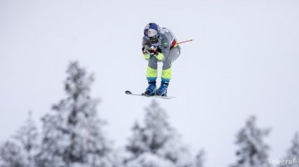 Чемпион по ски-кроссу прокатился на лыжах с реактивным ранцем за спиной (Видео)
