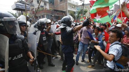 В Непале продолжаются столкновения полиции с демонстрантами
