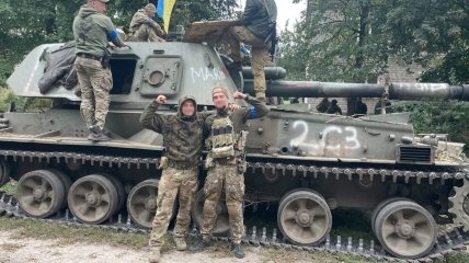 Украинские воины после успешной атаки