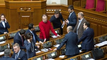 Депутаты приняли закон о дипслужбе