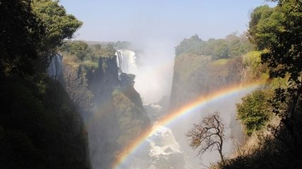 Таким, каким он был раньше, он уже не станет: самый красивый водопад Виктория совсем высох (Фото)