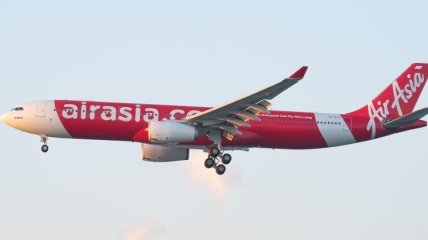 Самолет AirAsia совершил аварийную посадку из-за угроз взрыва