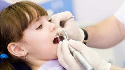 У родителей, которые курят, дети чаще всего с больными зубами
