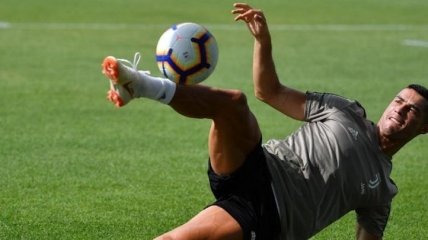 Роналду забил невероятный гол на тренировке Ювентуса (Видео)