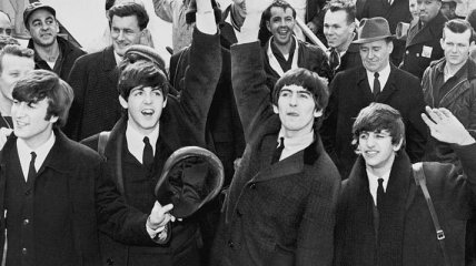 Неизвестные фотографии группы The Beatles продадут на аукционе