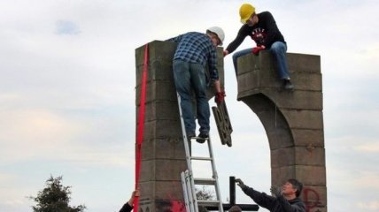 В МИД отреагировали на демонтаж украинского памятника возле Перемышля