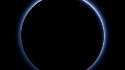 "Нью Хорайзонс" сфотографировал голубое небо и лед на Плутоне 