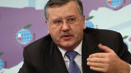 Гриценко: Янукович семь раз менял свою позицию по языку