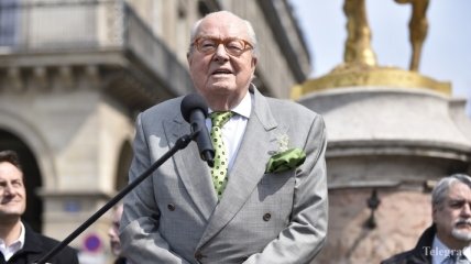 Отца главы ультраправой партии Франции обвинили в растрате средств