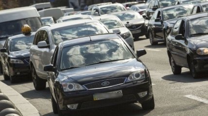 "Укравтодор" призывает водителей "переобуть" машины