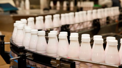 Молочный бизнес Украины и Польши призвал правительства разблокировать перевозки