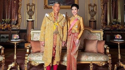 Король Таиланда женился на своей наложнице, лишив ее всех титулов