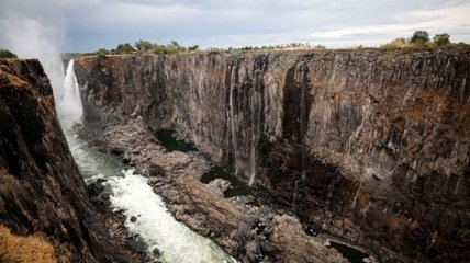 В Африке высыхает крупнейший в мире водопад Виктория  (Видео)