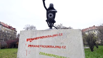 Памятник путину в Праге