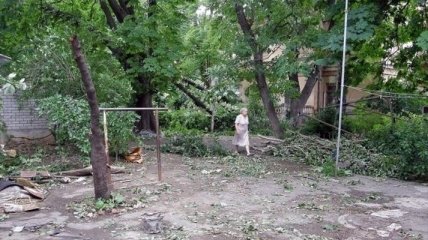 Жители Одессы наводят порядок после смертельного урагана 