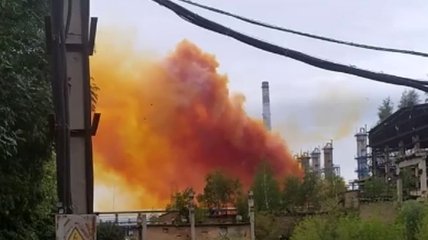 Авария на химпредприятии в Ровно: на город надвигается оранжевое облако выбросов (видео)