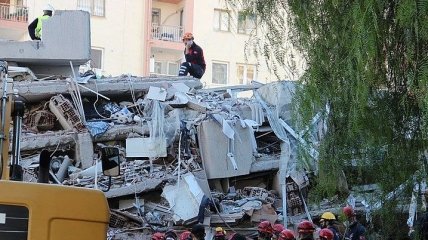 70-летний мужчина чудом выжил под завалами после землетрясения в Измире: он ждал помощи больше 30 часов