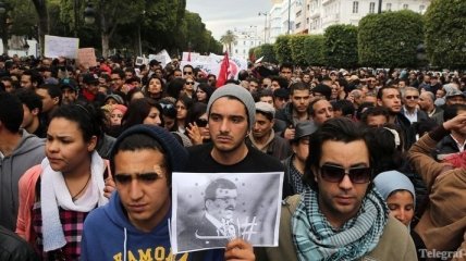 В Тунисе прошли многотысячные демонстрации 