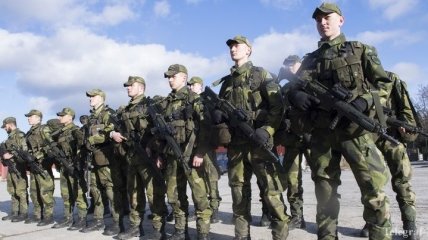 Швеция возобновила военный призыв