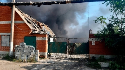 Пожар после обстрела в Авдеевке